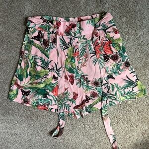 H&M Pink Floral High Waist Flowy Shorts with Belt Size 6 VERY EUC
